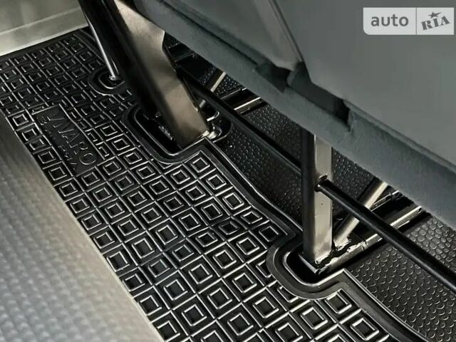 Синий Опель Виваро, объемом двигателя 2 л и пробегом 260 тыс. км за 13500 $, фото 9 на Automoto.ua