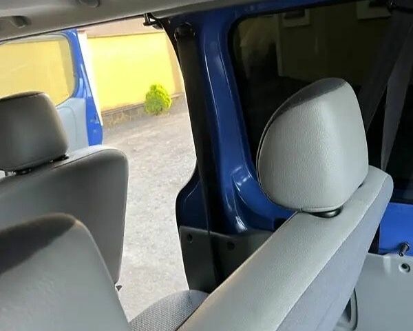 Синий Опель Виваро, объемом двигателя 2 л и пробегом 260 тыс. км за 13500 $, фото 13 на Automoto.ua