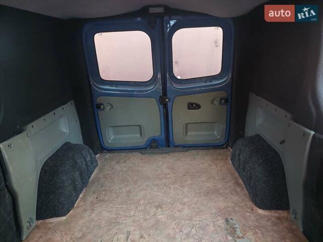 Синий Опель Виваро, объемом двигателя 1.9 л и пробегом 396 тыс. км за 4700 $, фото 22 на Automoto.ua