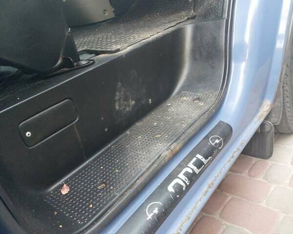 Синий Опель Виваро, объемом двигателя 1.9 л и пробегом 396 тыс. км за 4700 $, фото 15 на Automoto.ua