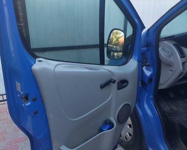 Синий Опель Виваро, объемом двигателя 1.9 л и пробегом 396 тыс. км за 4700 $, фото 5 на Automoto.ua