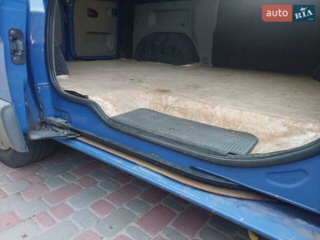 Синий Опель Виваро, объемом двигателя 1.9 л и пробегом 396 тыс. км за 4700 $, фото 17 на Automoto.ua
