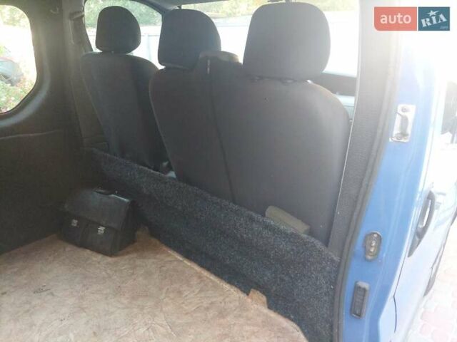 Синий Опель Виваро, объемом двигателя 1.9 л и пробегом 396 тыс. км за 4700 $, фото 16 на Automoto.ua