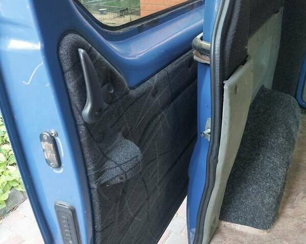 Синий Опель Виваро, объемом двигателя 1.9 л и пробегом 396 тыс. км за 4700 $, фото 20 на Automoto.ua