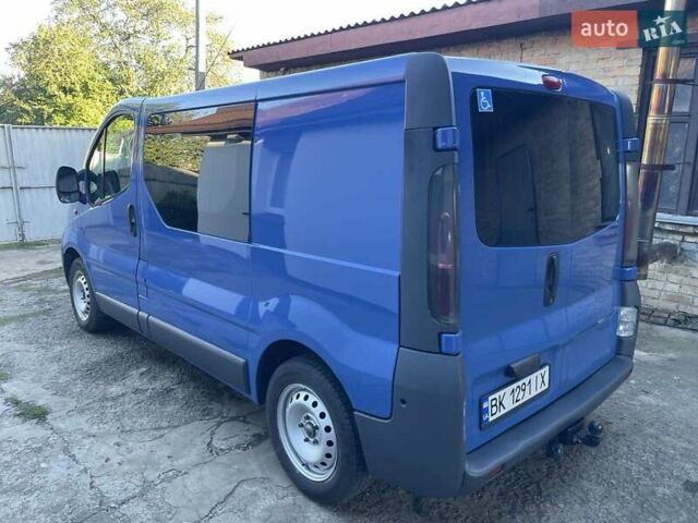 Синий Опель Виваро, объемом двигателя 1.87 л и пробегом 356 тыс. км за 7500 $, фото 4 на Automoto.ua