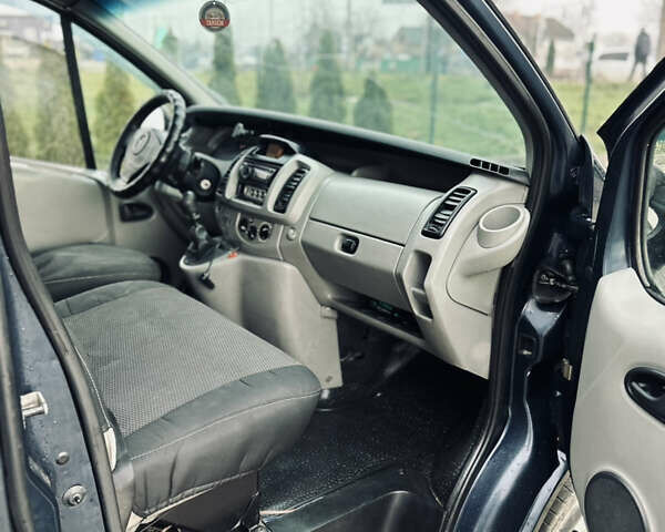 Синій Опель Віваро, об'ємом двигуна 1.9 л та пробігом 320 тис. км за 4000 $, фото 9 на Automoto.ua