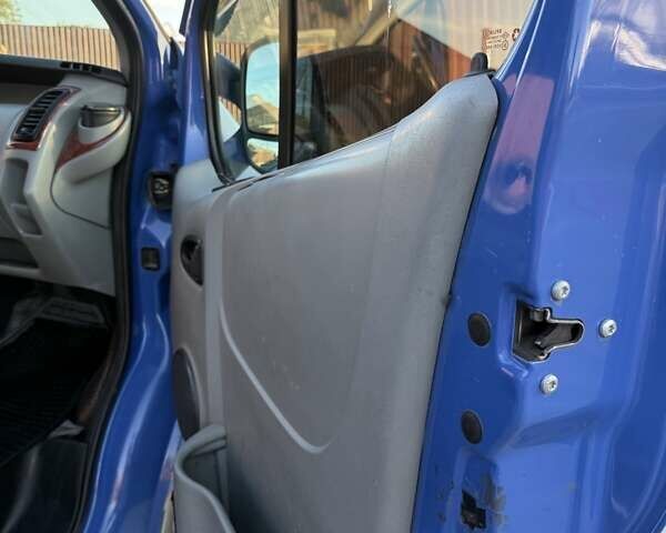Синий Опель Виваро, объемом двигателя 1.87 л и пробегом 396 тыс. км за 6700 $, фото 16 на Automoto.ua