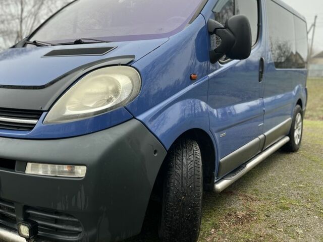 Синий Опель Виваро, объемом двигателя 1.9 л и пробегом 365 тыс. км за 7000 $, фото 4 на Automoto.ua