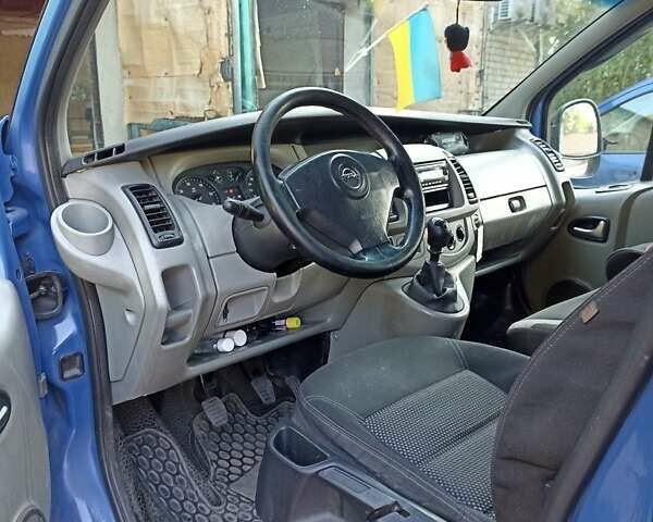 Синий Опель Виваро, объемом двигателя 1.9 л и пробегом 365 тыс. км за 6500 $, фото 2 на Automoto.ua