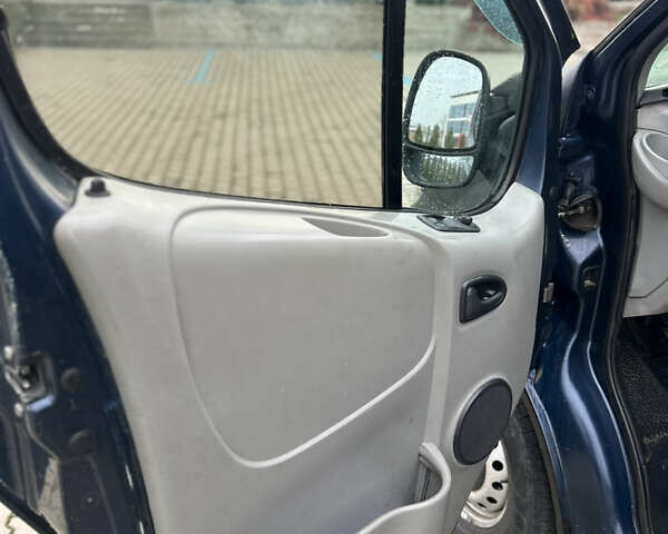 Синій Опель Віваро, об'ємом двигуна 1.9 л та пробігом 320 тис. км за 4000 $, фото 11 на Automoto.ua