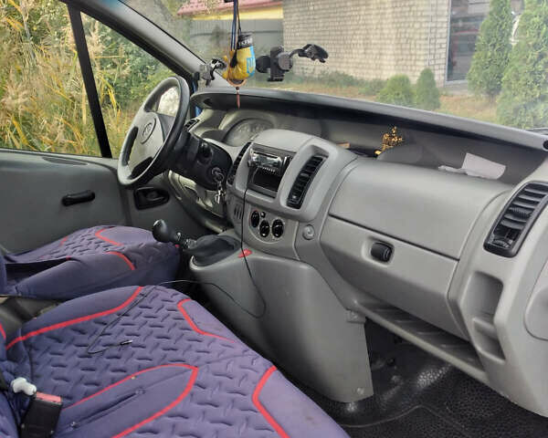 Синий Опель Виваро, объемом двигателя 1.9 л и пробегом 227 тыс. км за 6500 $, фото 4 на Automoto.ua