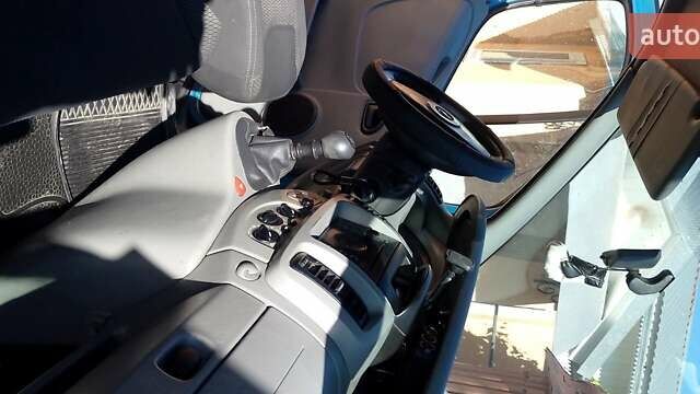 Синий Опель Виваро, объемом двигателя 1.87 л и пробегом 280 тыс. км за 7200 $, фото 7 на Automoto.ua