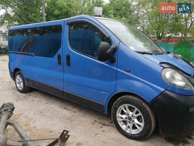 Синий Опель Виваро, объемом двигателя 2.5 л и пробегом 387 тыс. км за 8500 $, фото 1 на Automoto.ua