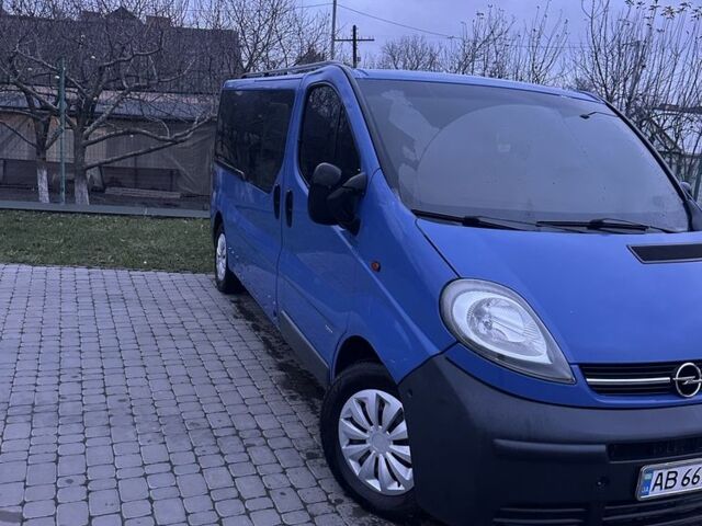Синий Опель Виваро, объемом двигателя 2.5 л и пробегом 350 тыс. км за 5000 $, фото 2 на Automoto.ua