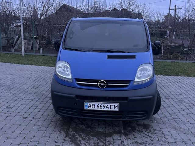 Синий Опель Виваро, объемом двигателя 2.5 л и пробегом 350 тыс. км за 5000 $, фото 1 на Automoto.ua