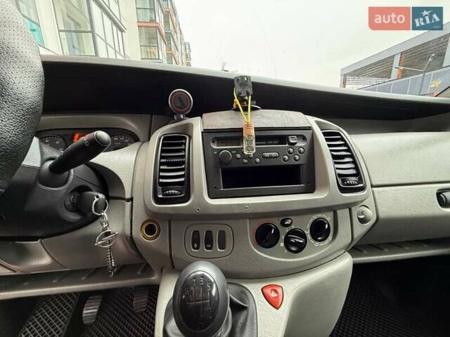 Синий Опель Виваро, объемом двигателя 1.9 л и пробегом 295 тыс. км за 6900 $, фото 5 на Automoto.ua