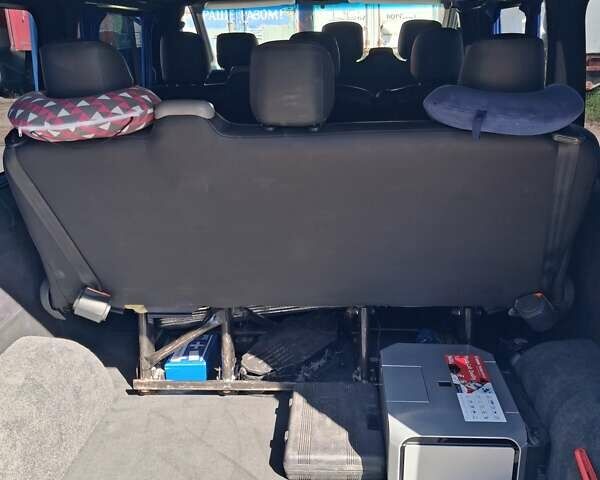 Синий Опель Виваро, объемом двигателя 2.46 л и пробегом 400 тыс. км за 12000 $, фото 24 на Automoto.ua