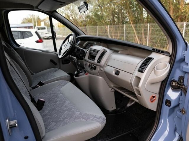 Синий Опель Виваро, объемом двигателя 2.5 л и пробегом 140 тыс. км за 6700 $, фото 19 на Automoto.ua