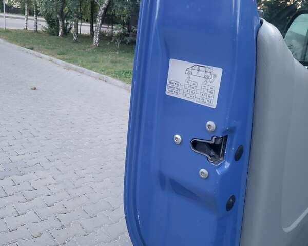 Синий Опель Виваро, объемом двигателя 1.87 л и пробегом 222 тыс. км за 7999 $, фото 98 на Automoto.ua
