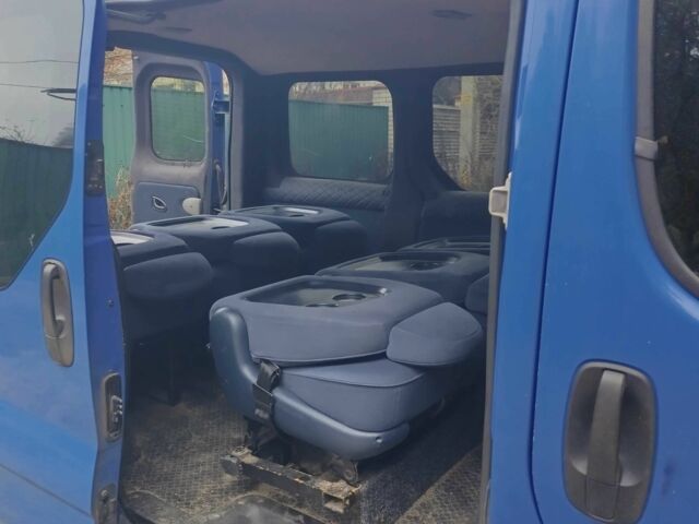 Синий Опель Виваро, объемом двигателя 1.9 л и пробегом 236 тыс. км за 8000 $, фото 3 на Automoto.ua