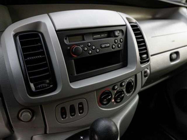 Синий Опель Виваро, объемом двигателя 2.5 л и пробегом 140 тыс. км за 6700 $, фото 15 на Automoto.ua