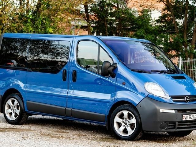 Синий Опель Виваро, объемом двигателя 2.5 л и пробегом 140 тыс. км за 6700 $, фото 1 на Automoto.ua