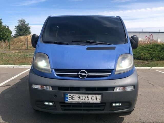 Синій Опель Віваро, об'ємом двигуна 1.9 л та пробігом 345 тис. км за 6000 $, фото 2 на Automoto.ua