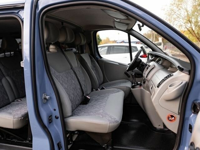 Синий Опель Виваро, объемом двигателя 2.5 л и пробегом 140 тыс. км за 6700 $, фото 21 на Automoto.ua