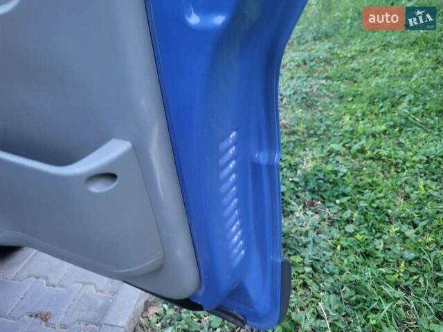 Синий Опель Виваро, объемом двигателя 1.87 л и пробегом 222 тыс. км за 7999 $, фото 83 на Automoto.ua