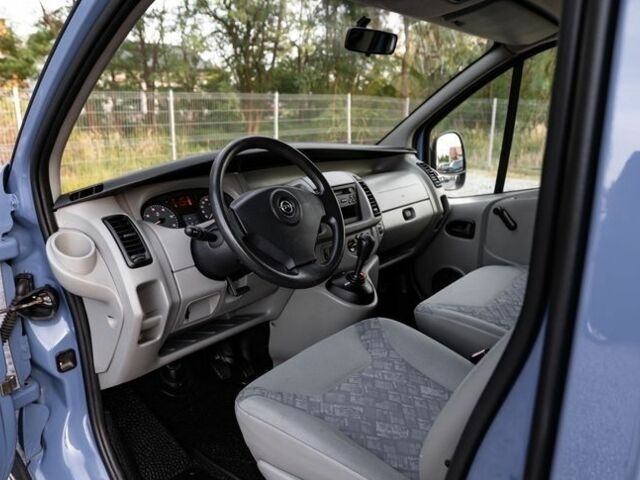 Синий Опель Виваро, объемом двигателя 2.5 л и пробегом 140 тыс. км за 6700 $, фото 12 на Automoto.ua