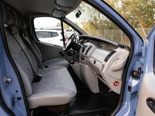 Синий Опель Виваро, объемом двигателя 2.5 л и пробегом 140 тыс. км за 6700 $, фото 20 на Automoto.ua