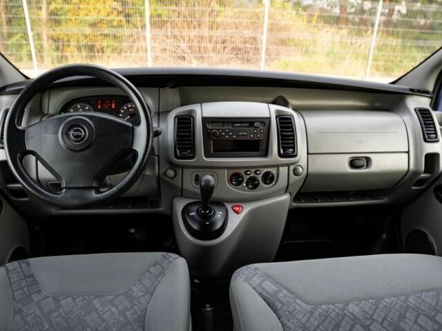 Синий Опель Виваро, объемом двигателя 2.5 л и пробегом 140 тыс. км за 6300 $, фото 23 на Automoto.ua