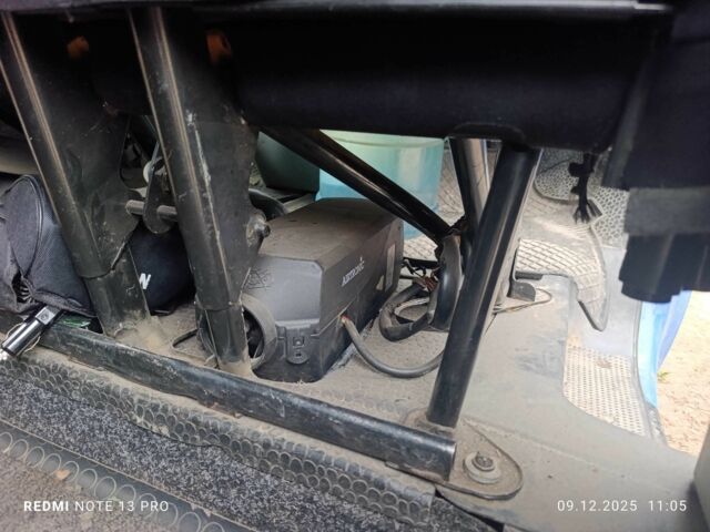 Синий Опель Виваро, объемом двигателя 1.9 л и пробегом 236 тыс. км за 8000 $, фото 10 на Automoto.ua