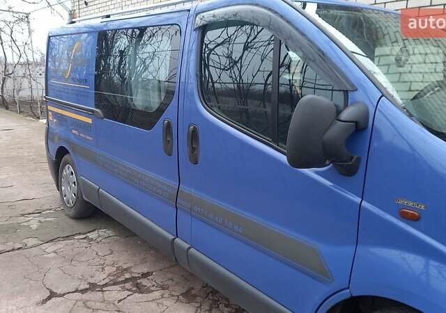 Синий Опель Виваро, объемом двигателя 1.9 л и пробегом 300 тыс. км за 8000 $, фото 1 на Automoto.ua
