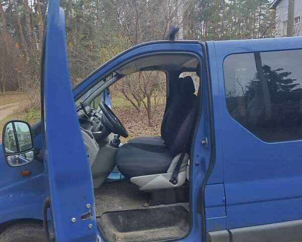 Синий Опель Виваро, объемом двигателя 1.9 л и пробегом 236 тыс. км за 8000 $, фото 3 на Automoto.ua