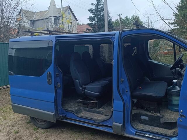 Синий Опель Виваро, объемом двигателя 1.9 л и пробегом 236 тыс. км за 8000 $, фото 2 на Automoto.ua