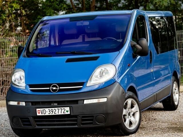 Синий Опель Виваро, объемом двигателя 2.5 л и пробегом 140 тыс. км за 6300 $, фото 3 на Automoto.ua