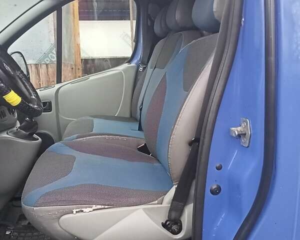 Синий Опель Виваро, объемом двигателя 1.9 л и пробегом 260 тыс. км за 8500 $, фото 10 на Automoto.ua