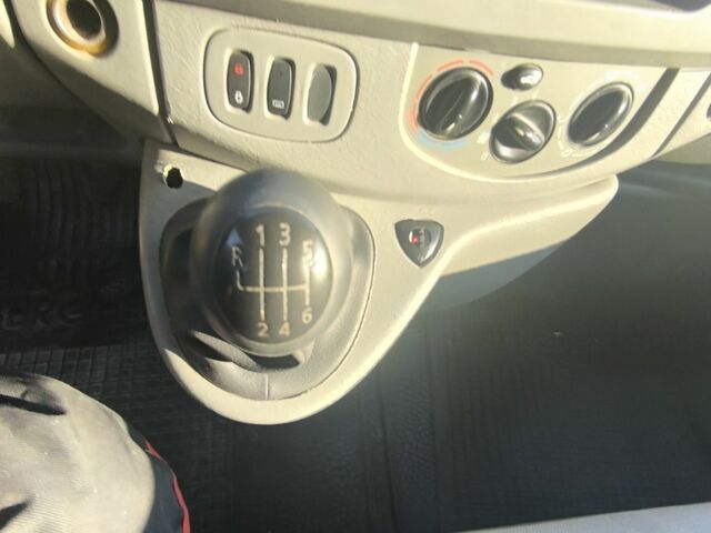 Синий Опель Виваро, объемом двигателя 1.9 л и пробегом 260 тыс. км за 3818 $, фото 6 на Automoto.ua