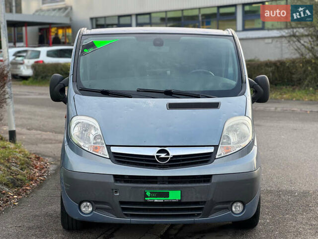 Синий Опель Виваро, объемом двигателя 2 л и пробегом 190 тыс. км за 10850 $, фото 2 на Automoto.ua