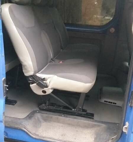 Синій Опель Віваро, об'ємом двигуна 2 л та пробігом 271 тис. км за 8400 $, фото 3 на Automoto.ua