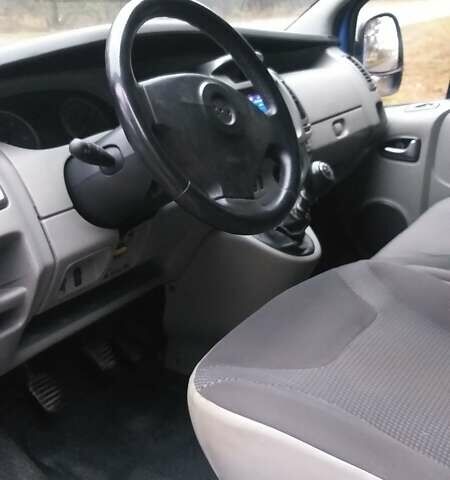 Синій Опель Віваро, об'ємом двигуна 2 л та пробігом 271 тис. км за 8400 $, фото 4 на Automoto.ua