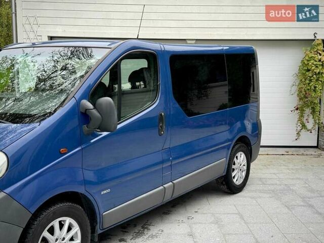 Синій Опель Віваро, об'ємом двигуна 2 л та пробігом 185 тис. км за 10500 $, фото 1 на Automoto.ua