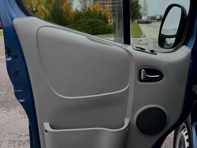 Синій Опель Віваро, об'ємом двигуна 2.5 л та пробігом 295 тис. км за 7000 $, фото 16 на Automoto.ua