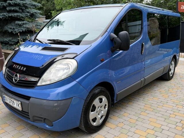 Синій Опель Віваро, об'ємом двигуна 2 л та пробігом 243 тис. км за 8500 $, фото 3 на Automoto.ua