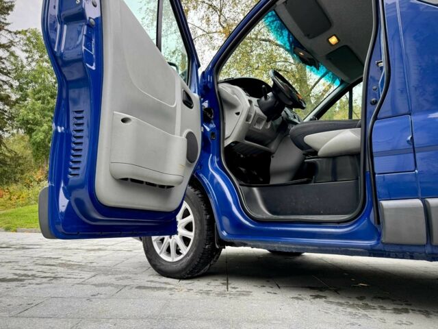 Синій Опель Віваро, об'ємом двигуна 2 л та пробігом 185 тис. км за 10500 $, фото 10 на Automoto.ua