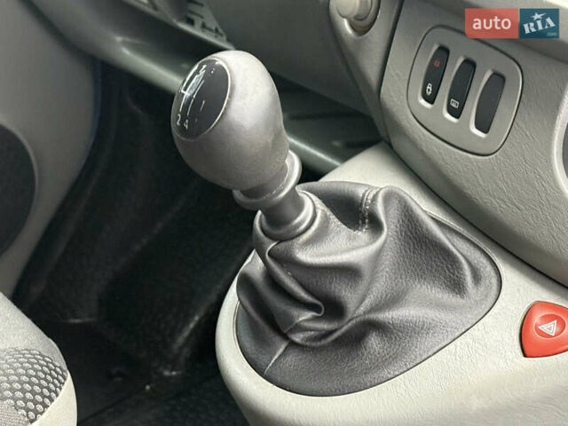 Синій Опель Віваро, об'ємом двигуна 2 л та пробігом 250 тис. км за 11350 $, фото 43 на Automoto.ua