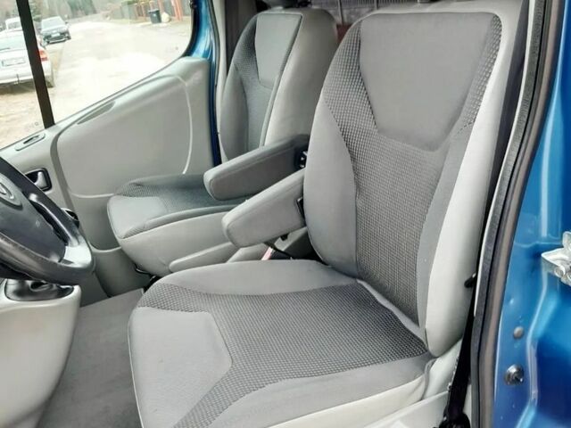 Синий Опель Виваро, объемом двигателя 2.5 л и пробегом 210 тыс. км за 7700 $, фото 11 на Automoto.ua