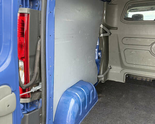 Синий Опель Виваро, объемом двигателя 2 л и пробегом 305 тыс. км за 10999 $, фото 34 на Automoto.ua