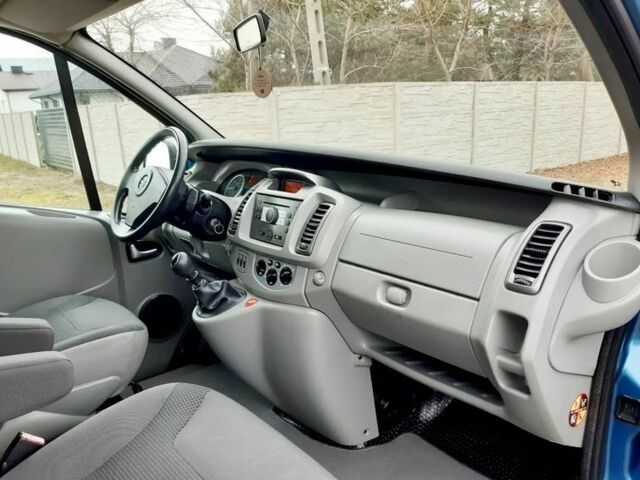 Синий Опель Виваро, объемом двигателя 2.5 л и пробегом 210 тыс. км за 7700 $, фото 6 на Automoto.ua